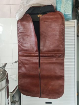 Porta abiti da viaggio in pelle