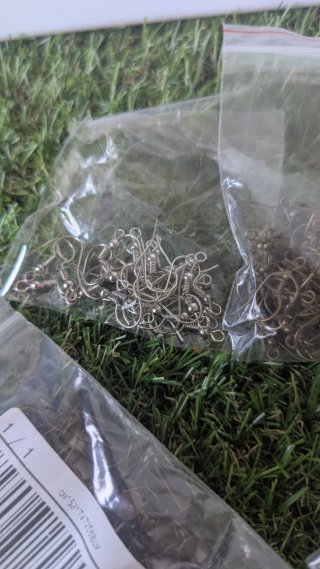 Kit de brincos com fechos e correntes