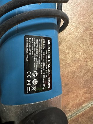 Amoladora 2350W con disco de 23 cm
