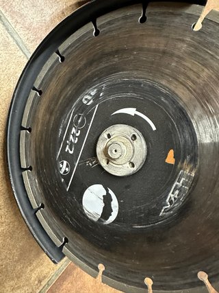 Amoladora 2350W con disco de 23 cm