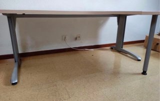 Mesa de escritorio amplia madera y metal