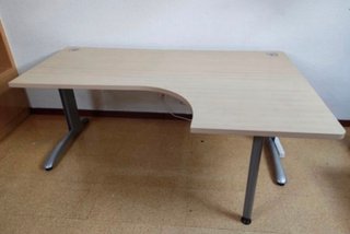 Mesa de escritorio amplia madera y metal