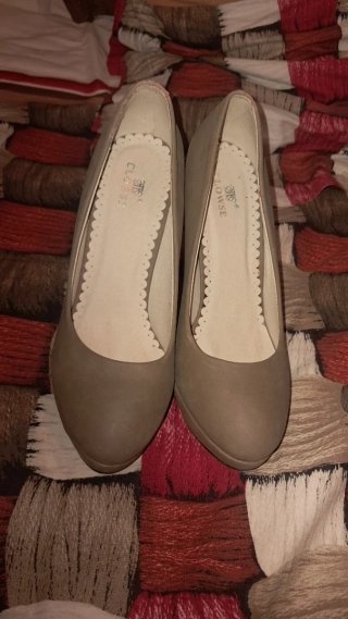 Zapatos de tacón beige talla 40