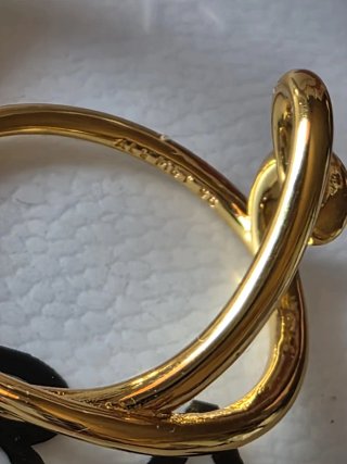 Brazalete y Anillo Pandora . Essence