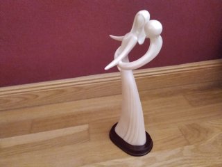 Figura decorativa pareja abrazada