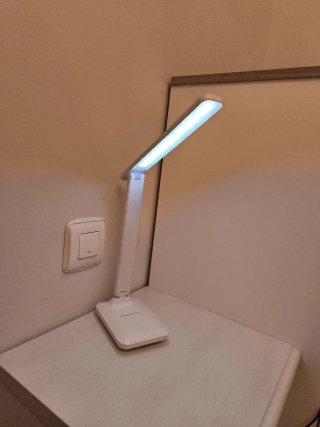 Lámpara de escritorio LED blanca