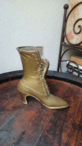 Zapato decorativo de metal