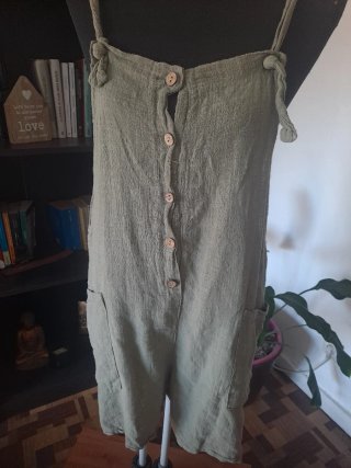 Mono corto verde botones