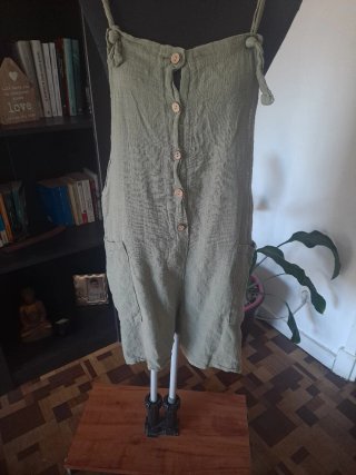 Mono corto verde botones