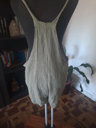 Mono corto verde botones