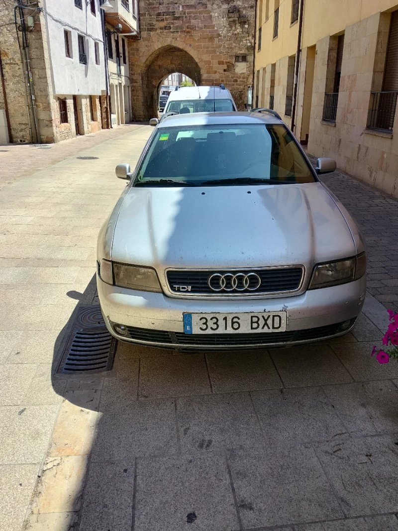 Audi A4 2002 - foto 1