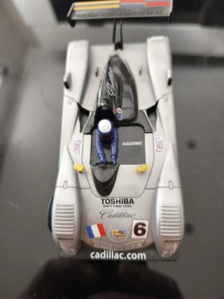 Coche Scalextric Cadillac y Bridgestone