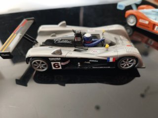 Coche Scalextric Cadillac y Bridgestone