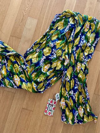 Foulard colorato dipinto a mano con limoni e fiori