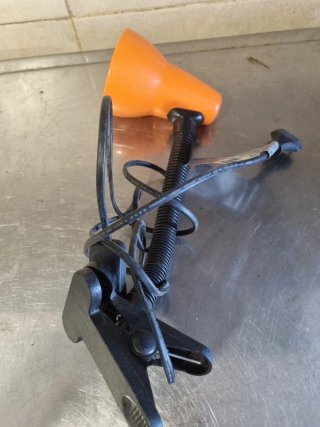 Lámpara Escritorio Naranja con Pinza