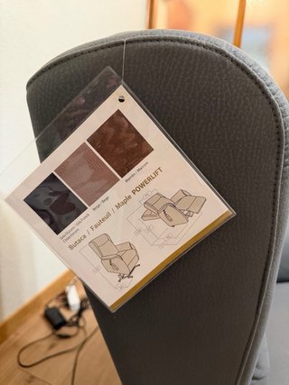 Sillón reclinable gris de piel sintética