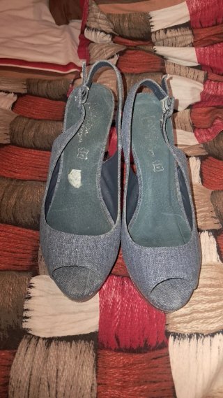 Zapatos de tacón vaqueros peep toe