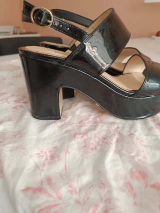 Sandali neri con plateau donna