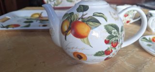 Set da tè con decoro fiori e frutta