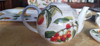 Set da tè con decoro fiori e frutta