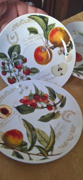Set da tè con decoro fiori e frutta