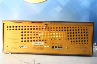 Antigua radio amplificador de válvulas. Kuba Imperial 666. RDA, 1966.