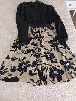 Vestido Balvessa floral negro y beige