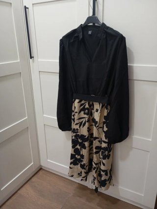 Vestido Balvessa floral negro y beige