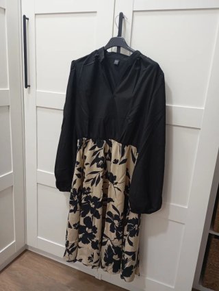 Vestido Balvessa floral negro y beige