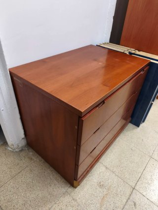 Cajonera de madera marrón