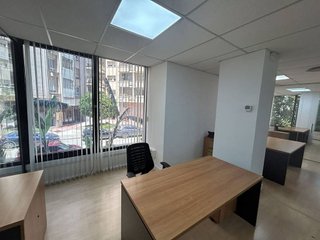 Oficina en alquiler en Les Corts en Barcelona