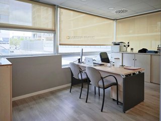 Local comercial en alquiler en Les Planes en Sant Joan Despí
