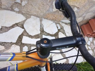 Bicicleta de Montaña Azul y Naranja