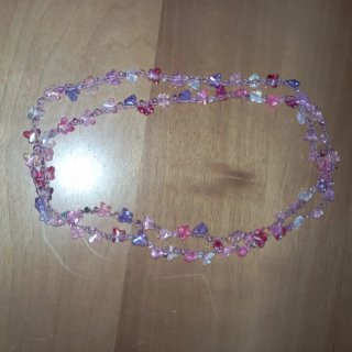 Collana con farfalle rosa e viola