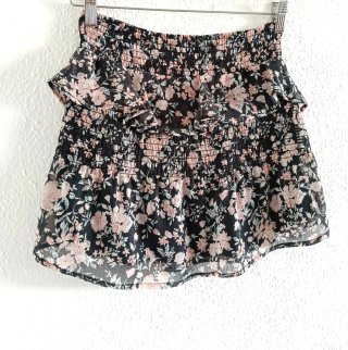 Falda Zara floral con volantes fruncida talla 34