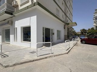 Local comercial en alquiler en Paseo Marítimo de Levante en Vélez-Málaga