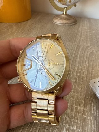 Reloj Diesel Dorado con Caja