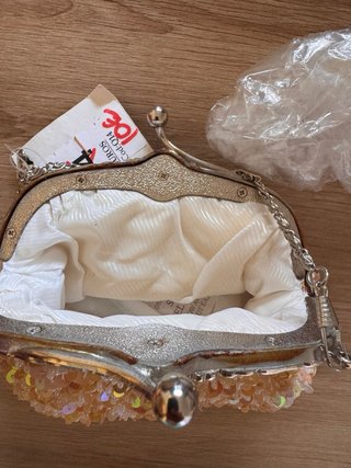 Bolso de pedrería y perlas