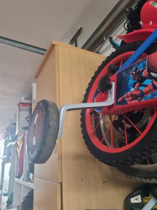 Bicicleta Spiderman Infantil con 2 ruedines atrás