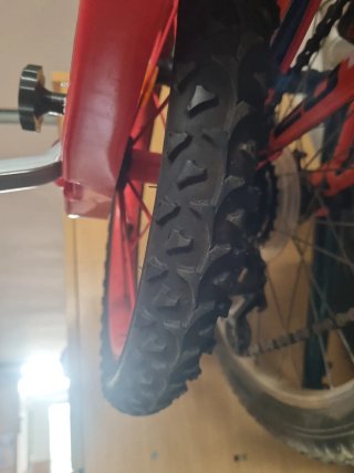 Bicicleta Spiderman Infantil con 2 ruedines atrás