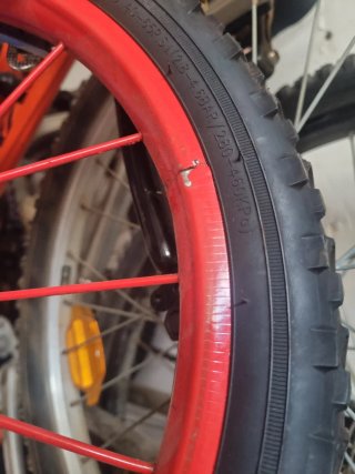 Bicicleta Spiderman Infantil con 2 ruedines atrás