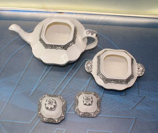 Juego de café o té Cartuja de Sevilla Pickman serie ”Vistas”.