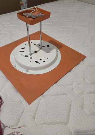 Mesa de centro blanca y negra con cristal