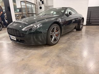 Aston Martin DB9 2011