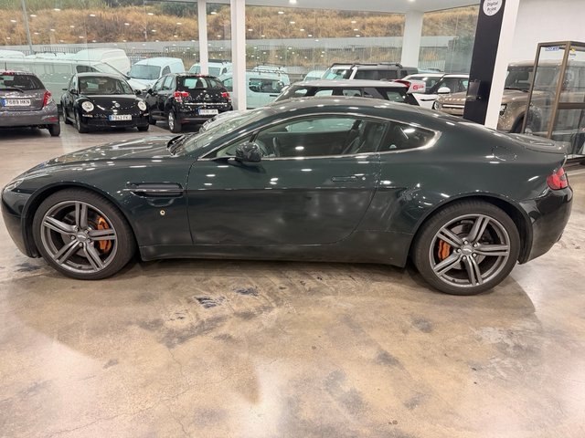 Aston Martin DB9 2011