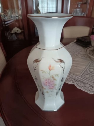 Jarrón de porcelana blanco y rosa