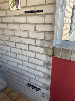 Soporte pared cañas de pescar.