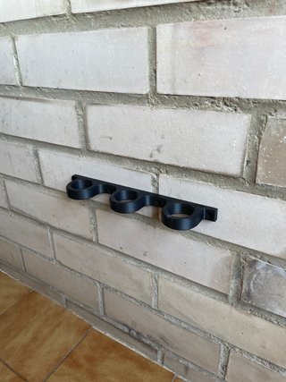 Soporte pared cañas de pescar.