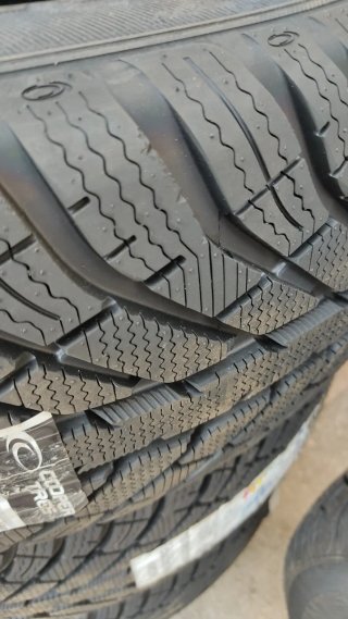 Neumático Cooper Discoverer Winter 255/60R18