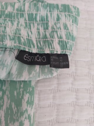 Falda verde y blanca estampada